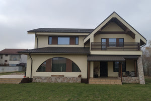 Applying Decorative Brown Accents to Decorative Plaster on a House in Saftica thumbnail