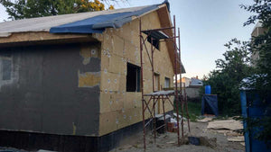 Applying Spackle to the Facade of a Metal House Project in Craiova thumbnail