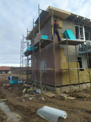 Applying Fiberglass Mesh, Adhesive, and Spackle to a House in Snagov thumbnail