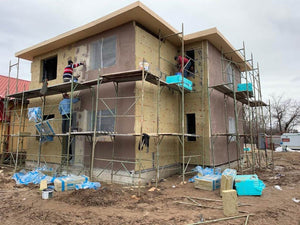Applying Fiberglass Mesh, Adhesive, and Spackle to a House in Snagov thumbnail