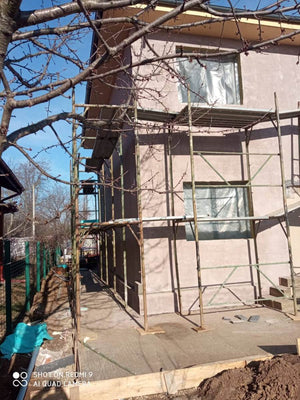 Applying Fiberglass Mesh, Adhesive, and Spackle to a House in Snagov thumbnail