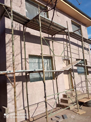 Applying Fiberglass Mesh, Adhesive, and Spackle to a House in Snagov thumbnail