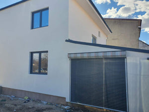 Applying Primer and Vinaro to a House with a Metal Structure thumbnail
