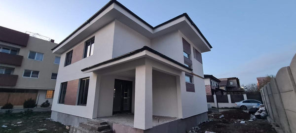 Aplicare tencuiala decorativa structurata pe fatada proiect casa cu etaj