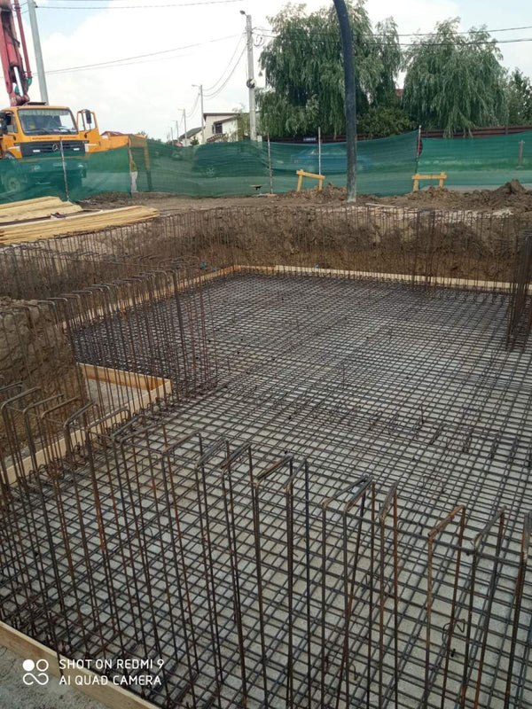 Armatura dispusa pe ambele directii pentru placa suport