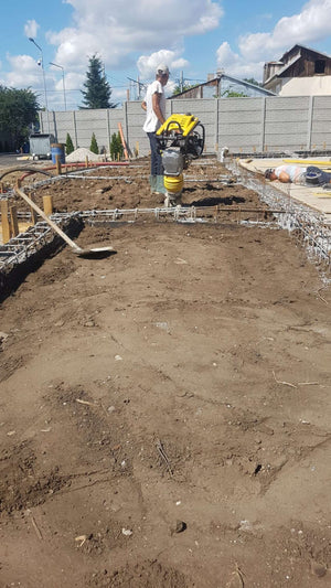 Compacting Reinforcement for the Final Slab of a 240 sqm Metal Hall Foundation Project thumbnail