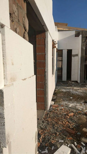 Demolding of Beams and Exterior Polystyrene Cladding for a Masonry House in Mogosoaia thumbnail