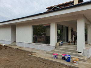 Detaliu finisaj exterior tencuiala siliconata casa metalica thumbnail
