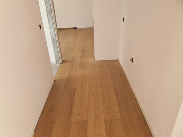 detaliu montaj parchet in casa metalica Snagov Ilfov