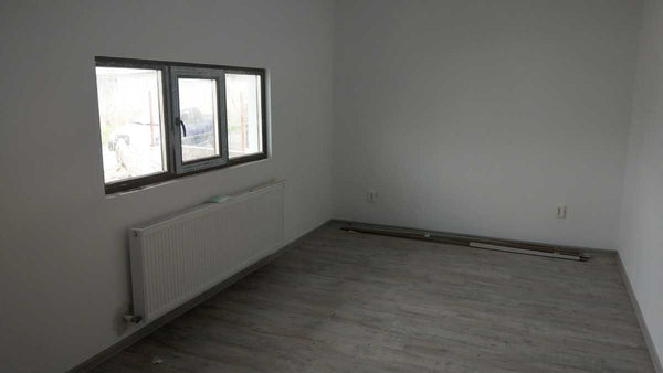 Detaliu montaj parchet laminat in dormitor