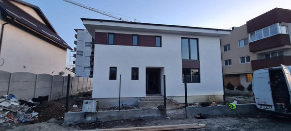 Fatada principala casa metalica in etapa finala de executie