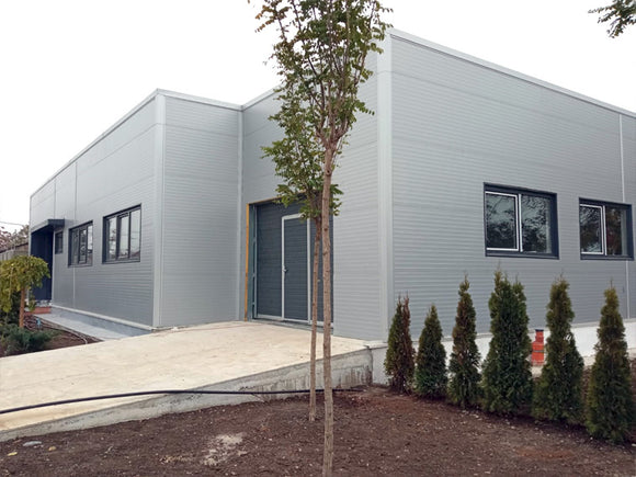 Hala pe structura metalica de 240 mp in Bucuresti realizata prin fonduri europene, vedere exterioara finalizare lucrari