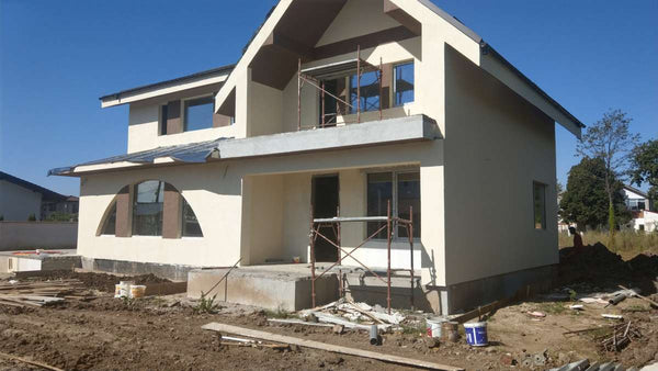 Integrare accente decorative in zonele vitrate ale fatadei