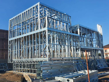 Montaj structura metalica usoara pentru etajele unei vile in stil mediteranean in Ilfov