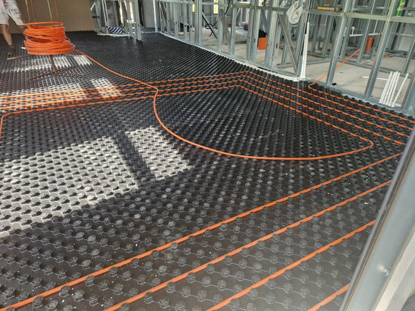 Montaj tevi incalzire prin pardoseala cu agent termic pe placi EPS