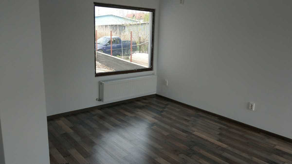 Pardoseala din parchet montata in zona de zi a casei