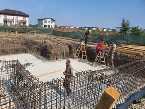 Placa de beton uscata si pereti demisol in executie thumbnail