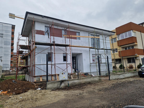 Placare decorativa cu caramida aparenta in zona ferestrelor