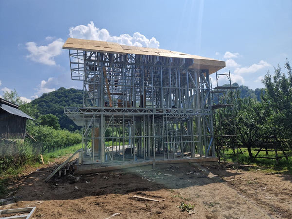 Ridicare structura acoperis metalic locuinta individuala