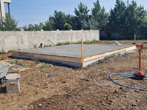 Turnare beton finalizata placa fundatie pentru constructie rezidentiala pe schelet metalic