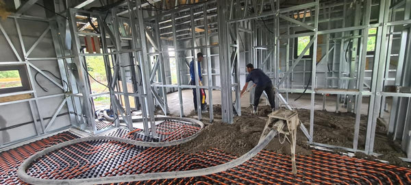 Turnare sapa mecanizata peste sistemul de incalzire prin pardoseala