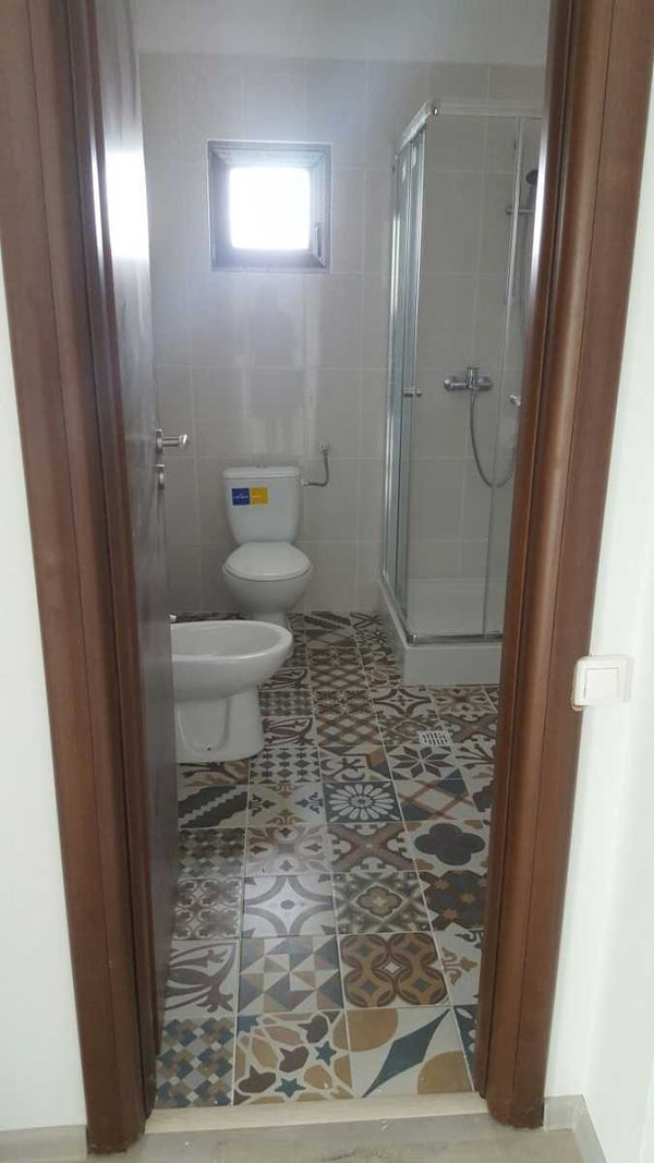 Usa interioara montata in zona de baie