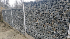 Vedere laterala gard GA13 cu structura metalica si umplutura minerala thumbnail